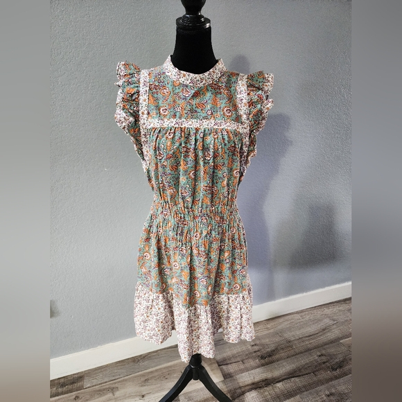 Universal Thread Dresses & Skirts - Floral Ruffle Sleeve Dress